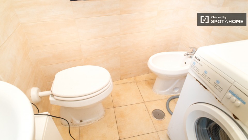 Immagine 16 di Camera condivisa in affitto  in Largo Somalia a Roma