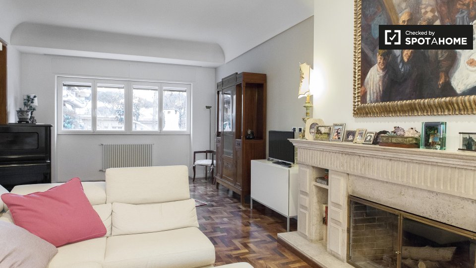 Immagine 8 di Camera condivisa in affitto  in Via Anite di Tegea a Roma