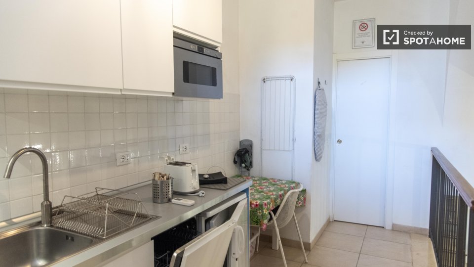 Immagine 12 di Appartamento in affitto  in Via degli Irpini a Roma