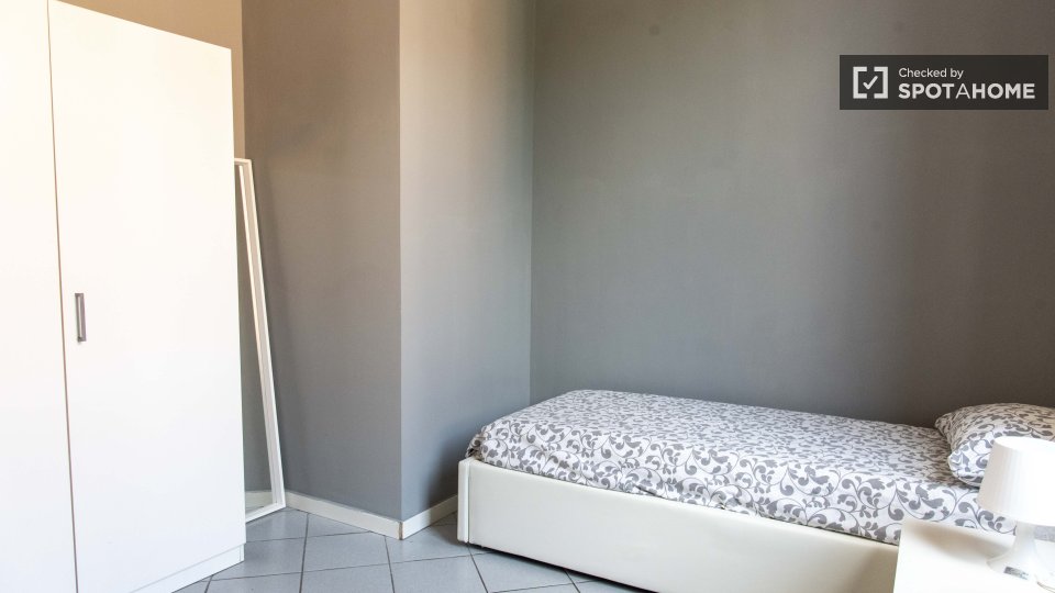 Immagine 3 di Camera condivisa in affitto  in Viale Regina Margherita, 00198 Roma RM, Italy a Roma