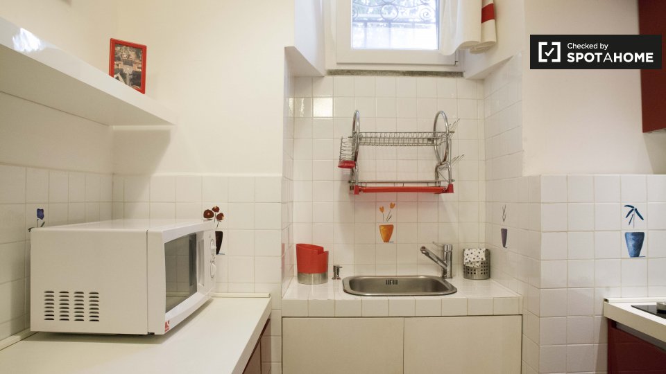 Immagine 8 di Ufficio in affitto  in Via Statilia a Roma