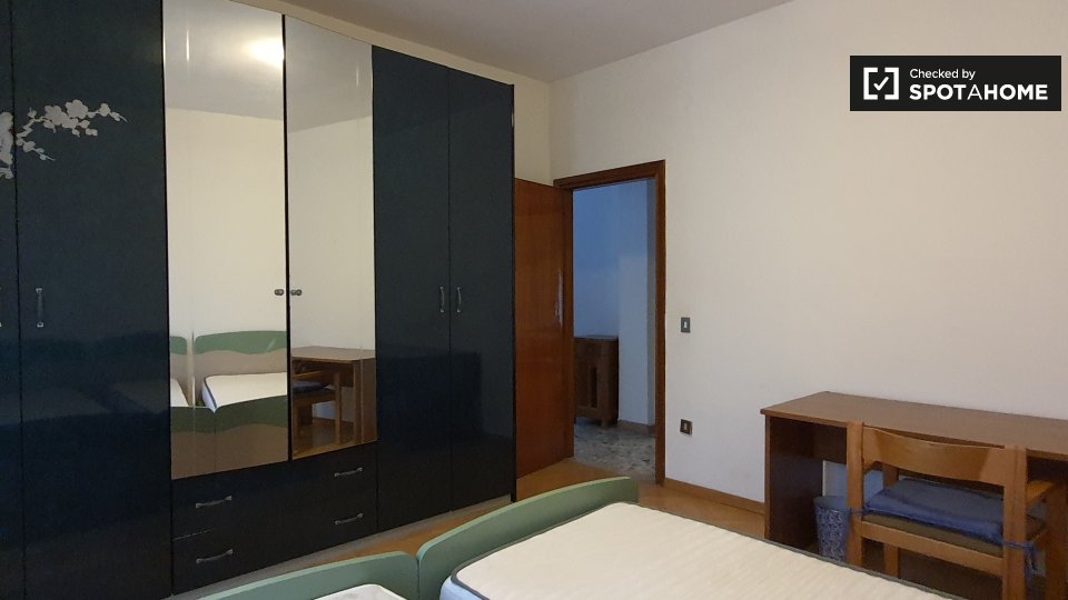 Immagine 2 di Camera condivisa in affitto  in Via Fratelli Perini a Trento