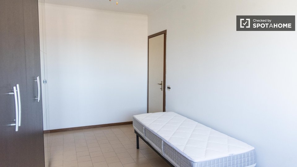 Immagine 9 di Appartamento in affitto  in Viale dei Caduti per la Resistenza a Roma