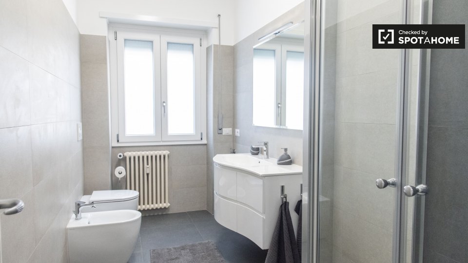 Immagine 7 di Camera condivisa in affitto  in Via Anastasio II a Roma