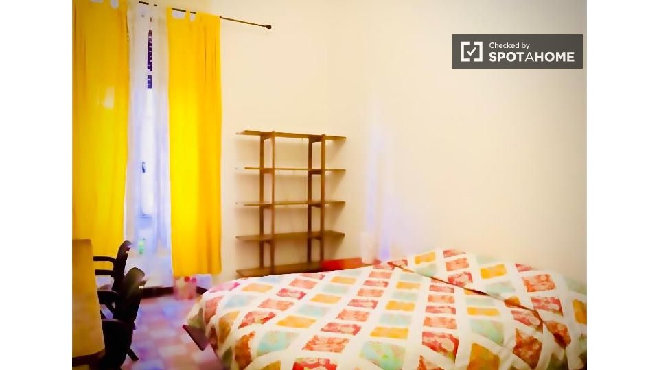 Immagine 2 di Camera condivisa in affitto  in Piazza Melozzo da Forlì, 00196 Roma RM, Italy a Roma