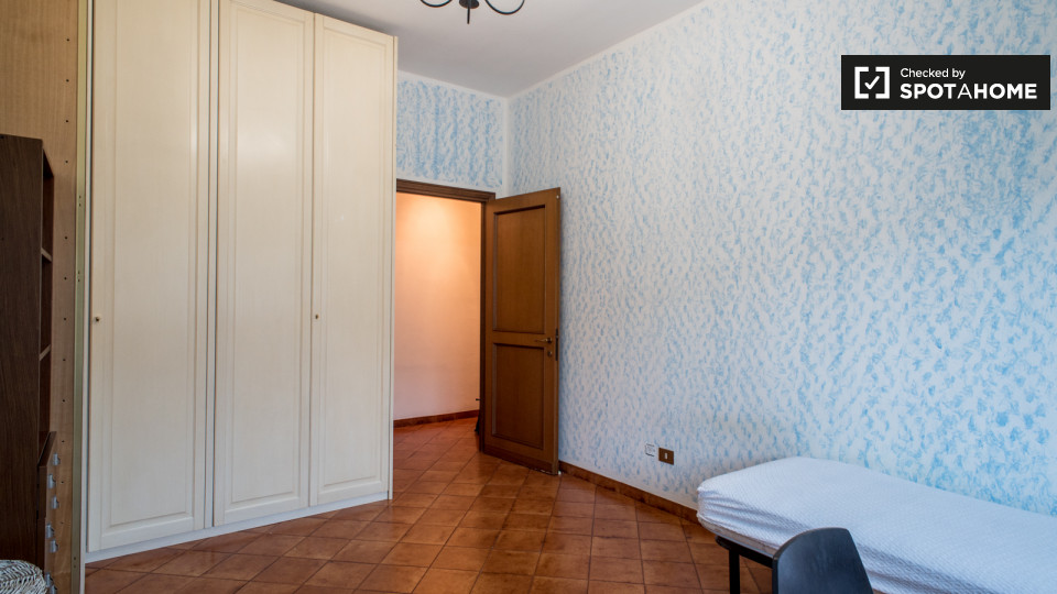 Immagine 4 di Camera condivisa in affitto  in Viale Bruno Rizzieri a Roma