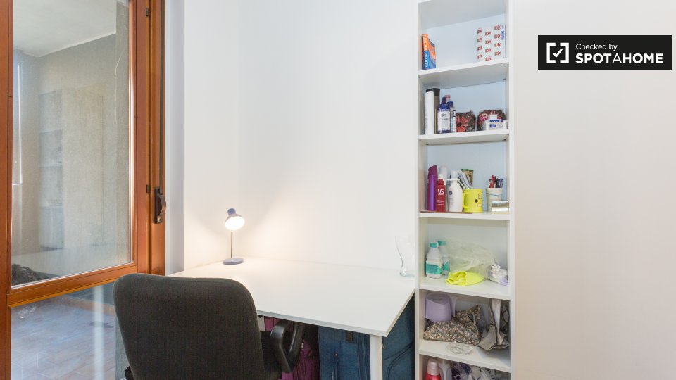 Immagine 3 di Camera condivisa in affitto  in Via Nicola Romeo a Milano