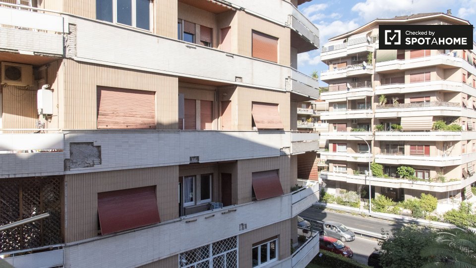 Immagine 16 di Camera condivisa in affitto  in Via Anastasio II a Roma