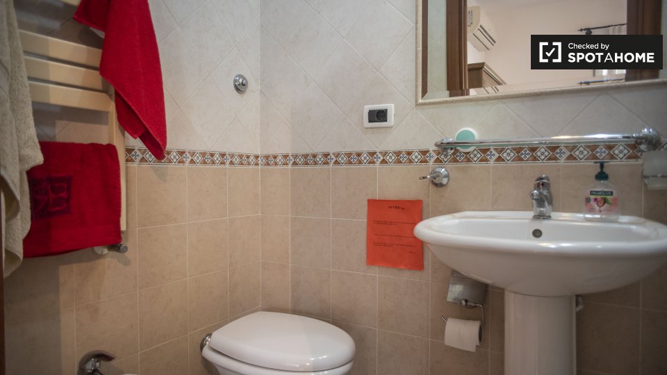 Immagine 5 di Camera condivisa in affitto  in Via Francesco Vettori a Roma