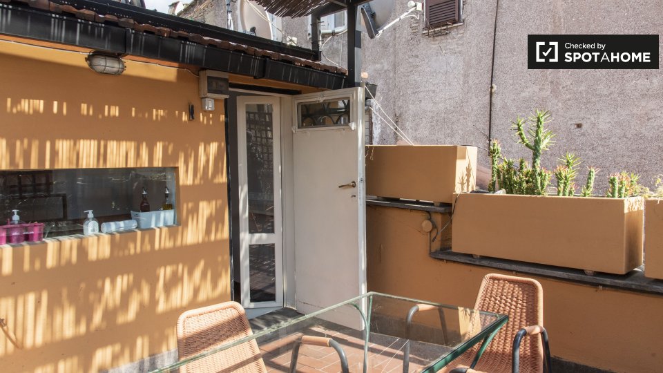 Immagine 9 di Appartamento in affitto  in Via del Pavone a Roma