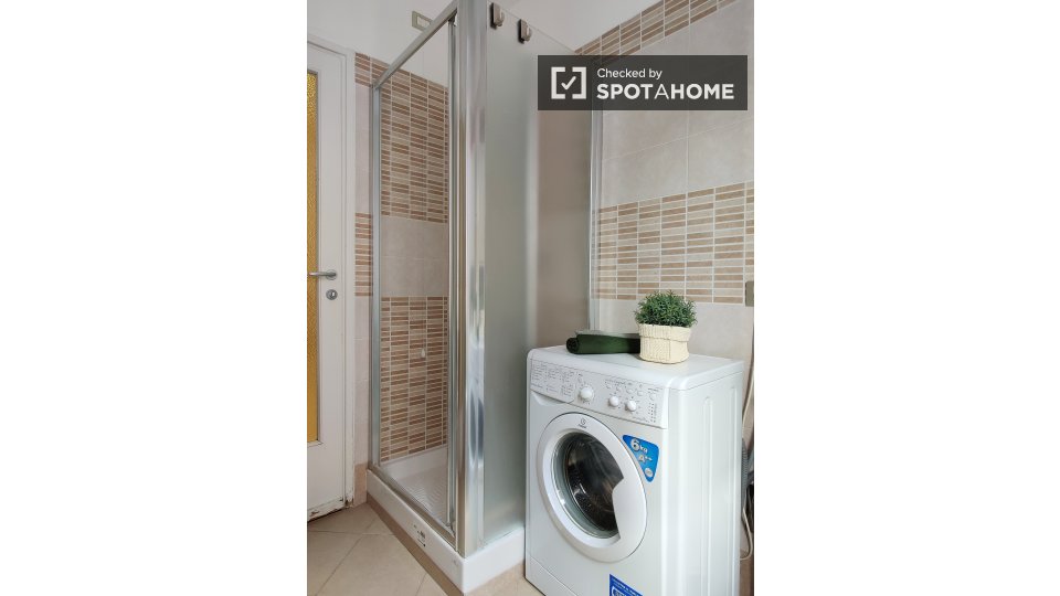 Immagine 11 di Camera condivisa in affitto  in Via Fratelli Rosselli a Milano