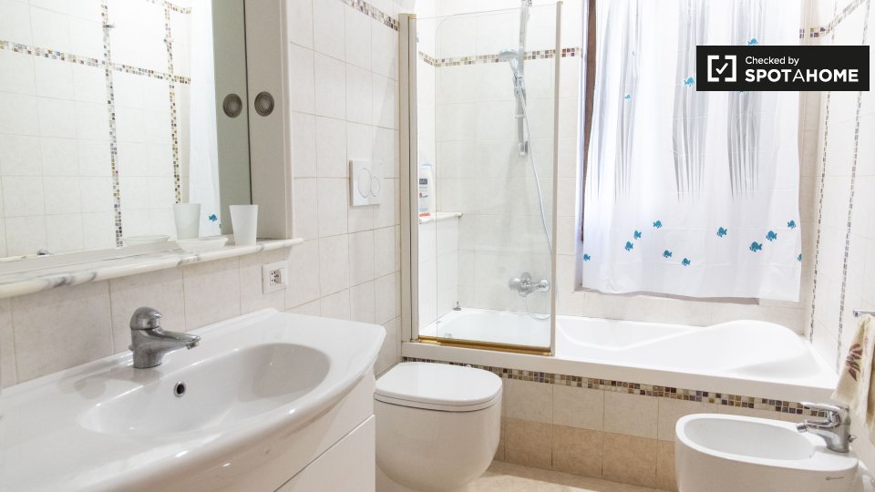 Immagine 10 di Camera condivisa in affitto  in Via Nomentana a Roma