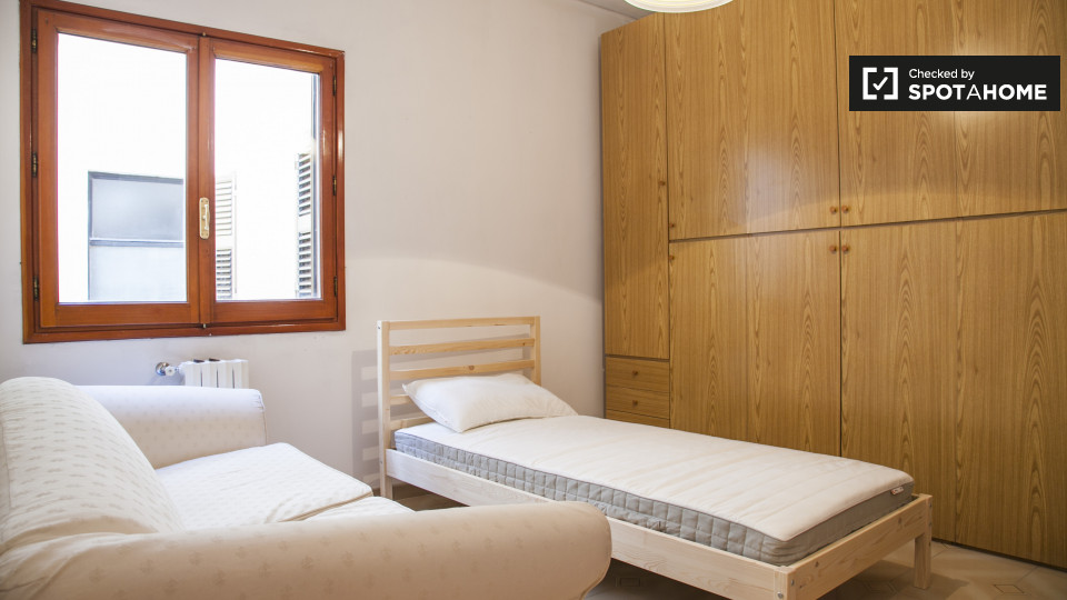 Immagine 17 di Camera condivisa in affitto  in Via Sestio Menas a Roma