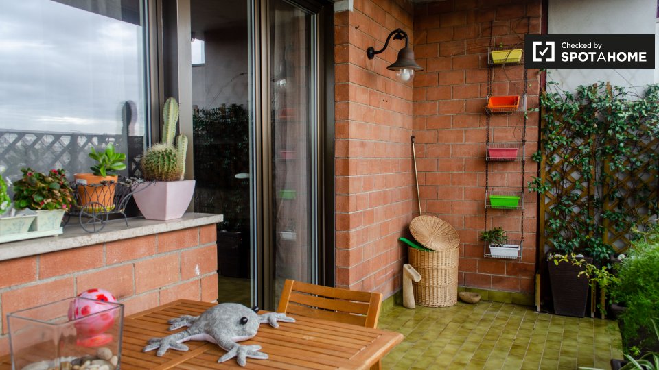 Immagine 15 di Camera condivisa in affitto  in Via Benedetto Croce, 00142 Roma RM, Italy a Roma