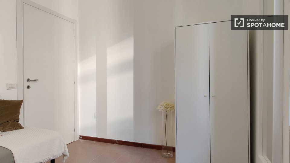 Immagine 3 di Camera condivisa in affitto  in Via Anton Giulio Barrili a Milano