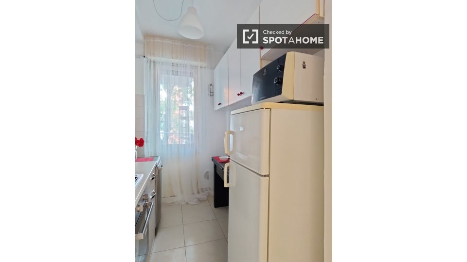 Immagine 8 di Camera condivisa in affitto  in via Barzoni a Milano