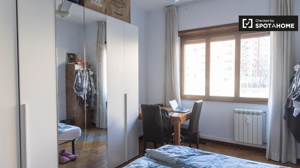 Immagine 6 di Camera condivisa in affitto  in Via Siria a Roma