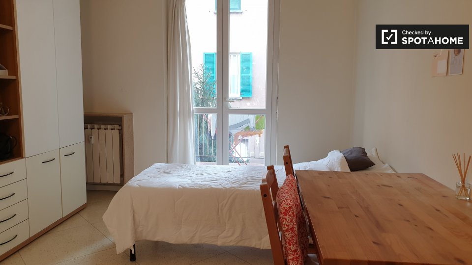 Immagine 9 di Camera condivisa in affitto  in Via Gentilino a Milano
