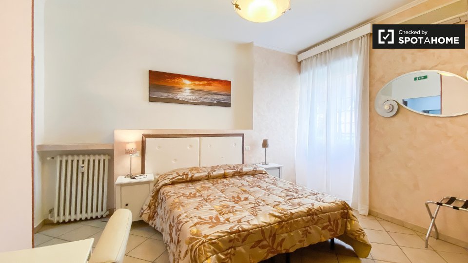 Immagine 3 di Camera condivisa in affitto  in Via Giovanni da Empoli a Roma