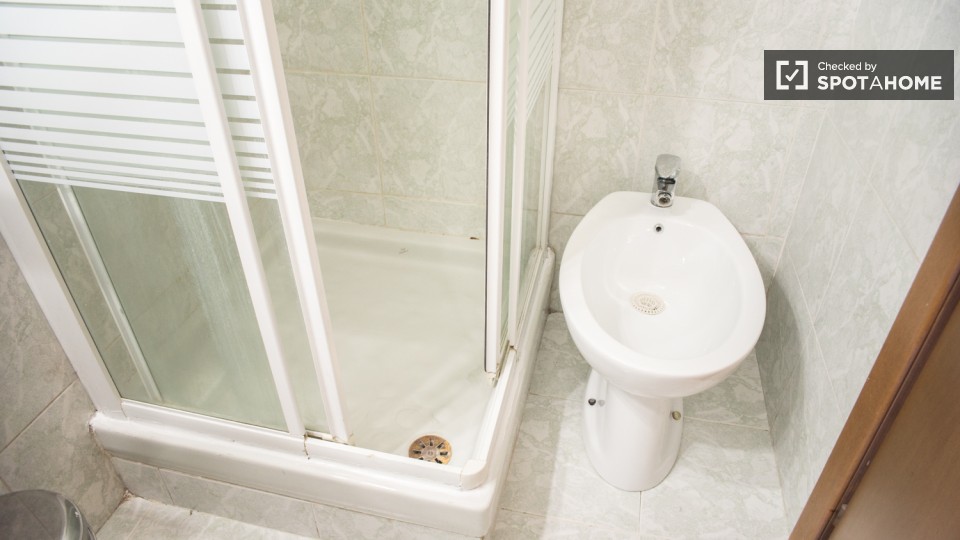 Immagine 14 di Camera condivisa in affitto  in Via Salaria a Roma