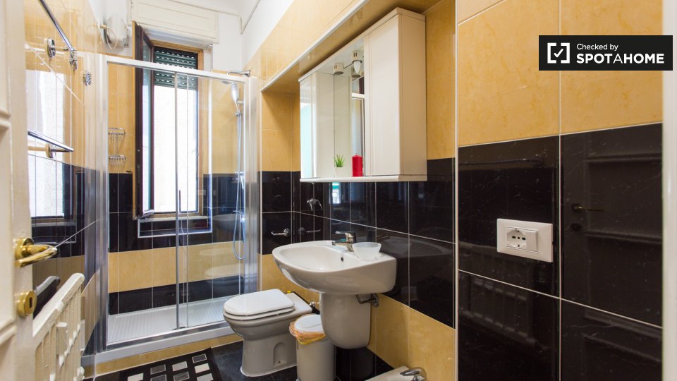 Immagine 10 di Camera condivisa in affitto  in Viale Campania a Milano