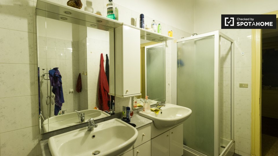 Immagine 10 di Camera condivisa in affitto  in Via Rossana a Torino