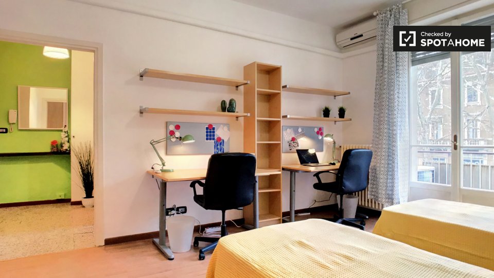 Immagine 3 di Camera condivisa in affitto  in Via Giovanni Pezzotti a Milano