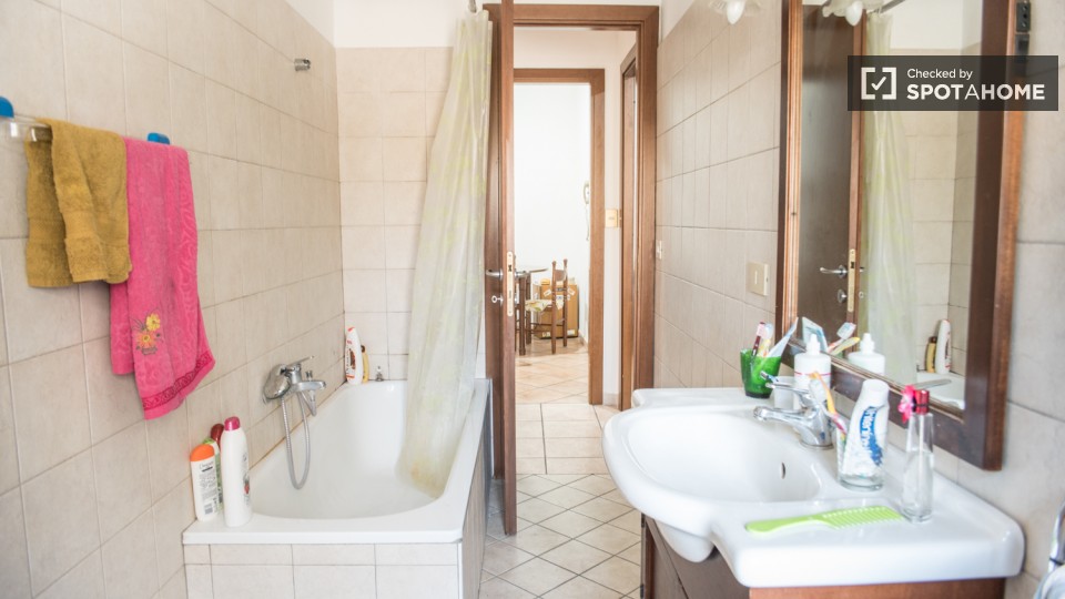 Immagine 8 di Camera condivisa in affitto  in Via Ostiense a Roma