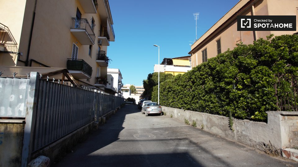 Immagine 15 di Ufficio in affitto  in Via del Podere Rosa Roma RM, Italy a Roma