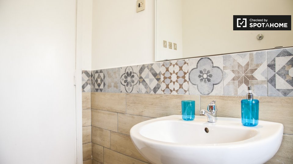 Immagine 15 di Camera condivisa in affitto  in Via Angelo Emo, 00136 Roma RM, Italy a Roma