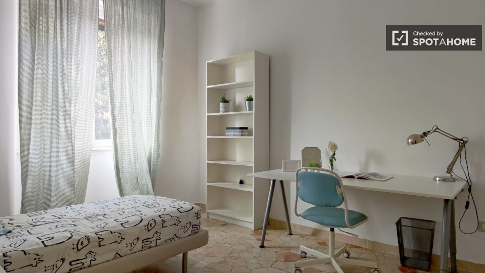 Immagine 1 di Camera condivisa in affitto  in Via Fratelli Rosselli a Milano