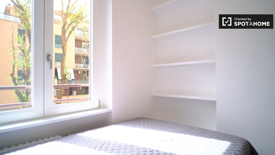 Immagine 7 di Camera condivisa in affitto  in Largo Ettore Marchiafava a Roma