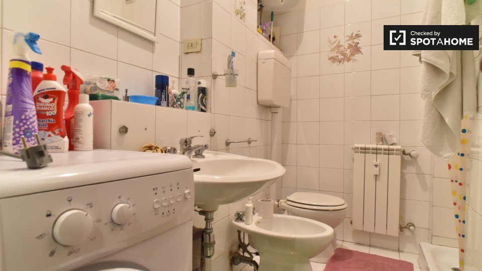 Immagine 11 di Camera condivisa in affitto  in Viale dei Caduti Nella Guerra di Liberazione a Roma