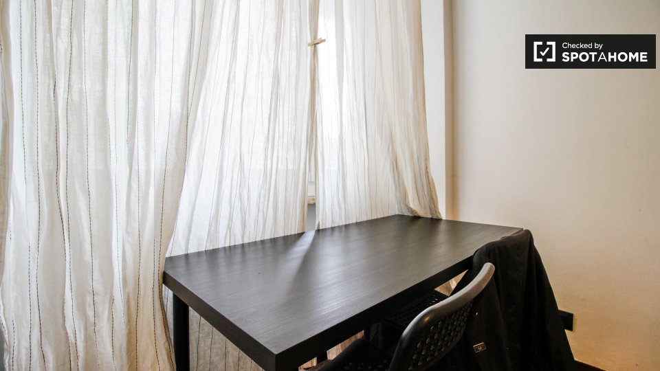 Immagine 3 di Camera condivisa in affitto  in Corso S. Maurizio a Torino