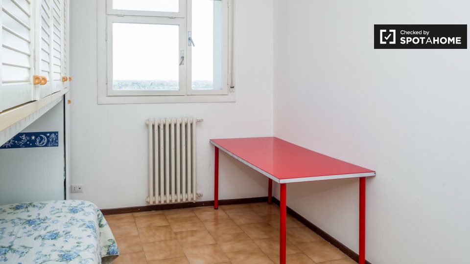 Immagine 2 di Camera condivisa in affitto  in Via Michele Saponaro a Milano