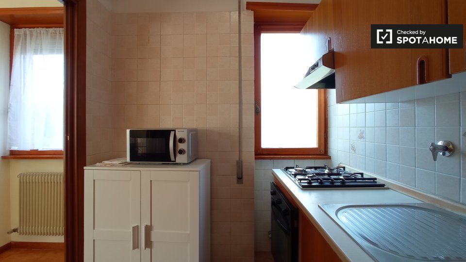 Immagine 11 di Appartamento in affitto  in Via Ildebrando Vivanti a Roma