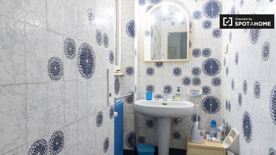 Immagine 14 di Camera condivisa in affitto  in Via Cremuzio Cordo a Roma