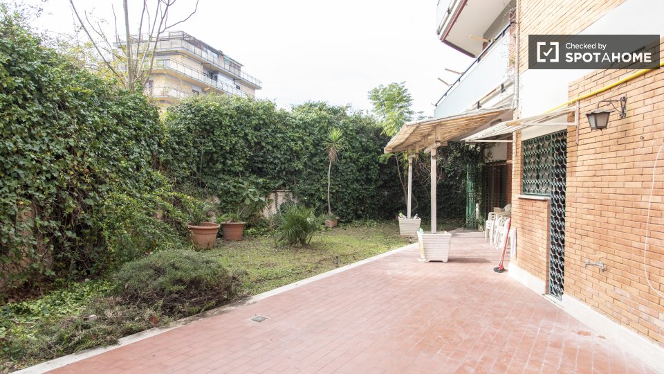 Immagine 5 di Camera condivisa in affitto  in Via dei Radiotelegrafisti a Roma