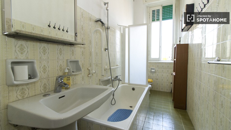 Immagine 16 di Camera condivisa in affitto  in Viale Jenner a Milano