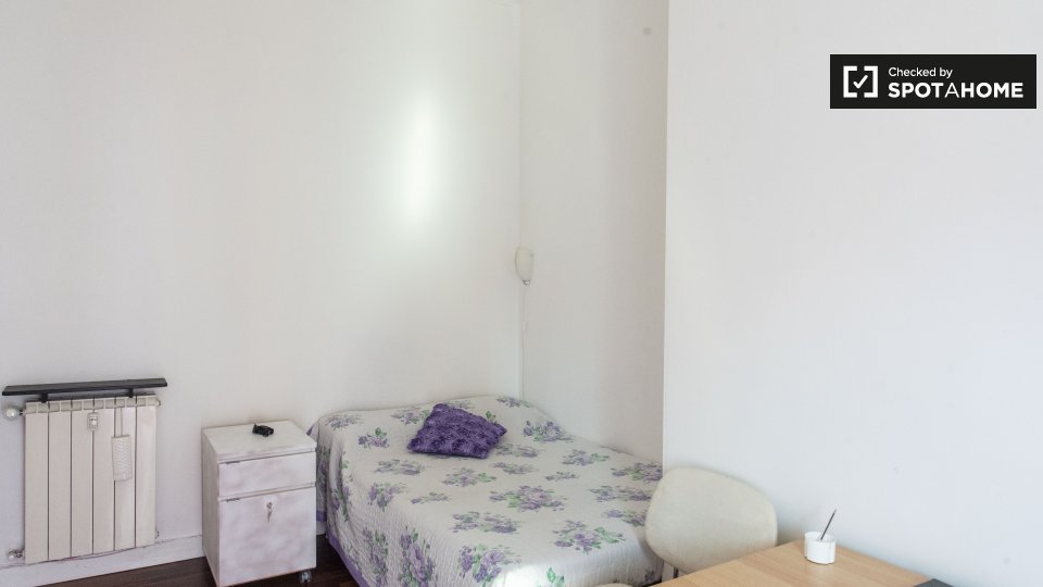 Immagine 2 di Camera condivisa in affitto  in Via Baldassarre Orero, 00159 Roma RM, Italy a Roma