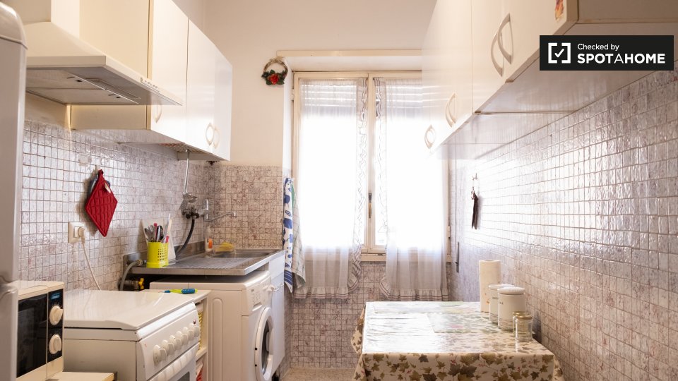 Immagine 5 di Camera condivisa in affitto  in Via Gabriello Chiabrera a Roma