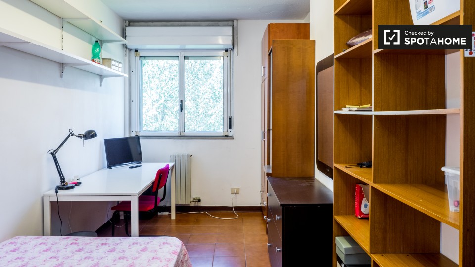 Immagine 3 di Camera condivisa in affitto  in Via dei Missaglia a Milano