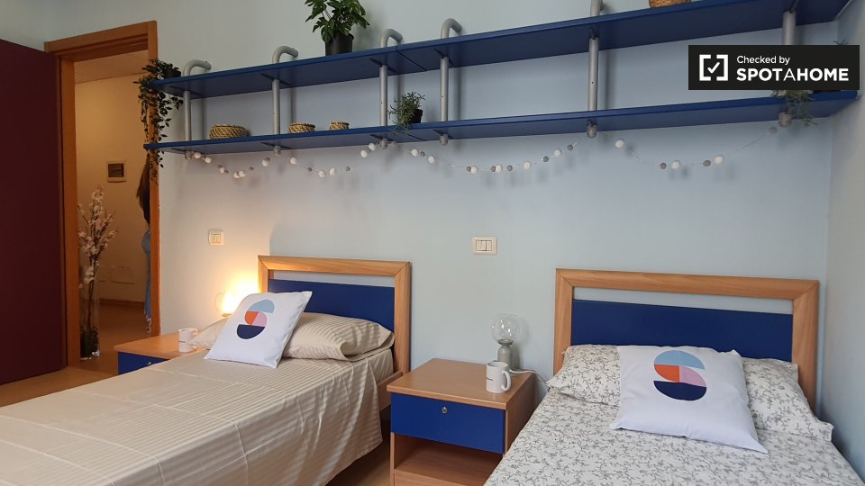 Immagine 17 di Camera condivisa in affitto  in Via Anton Giulio Barrili a Milano