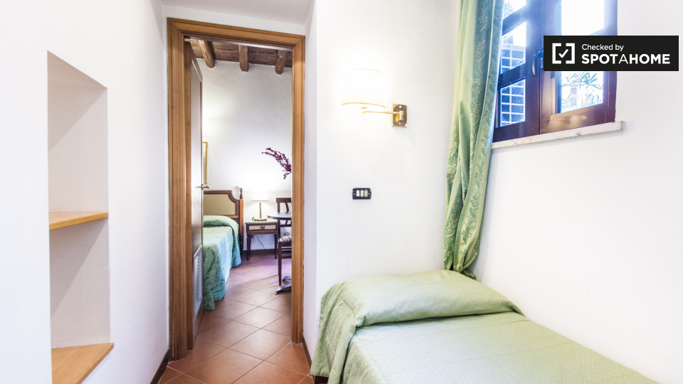 Immagine 11 di Ufficio in affitto  in Via Zucchelli a Roma