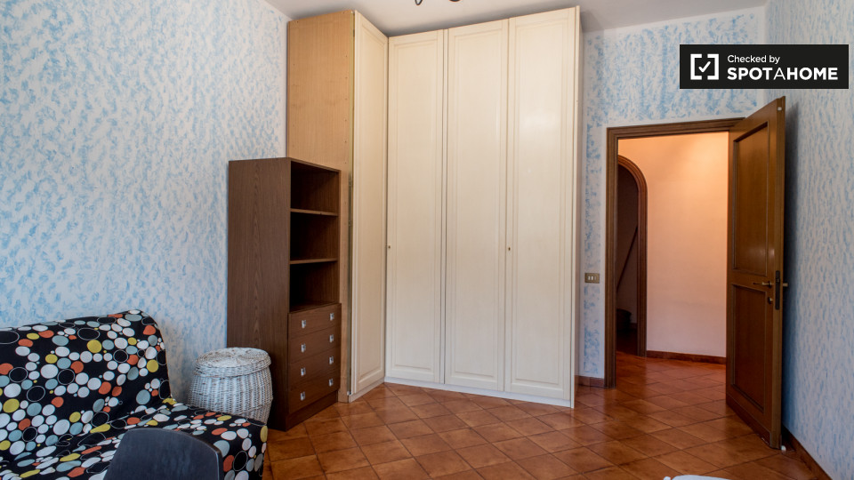 Immagine 3 di Camera condivisa in affitto  in Viale Bruno Rizzieri a Roma