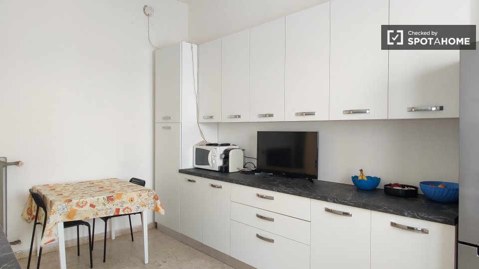 Immagine 8 di Camera condivisa in affitto  in Via Eugenio Villoresi a Inveruno