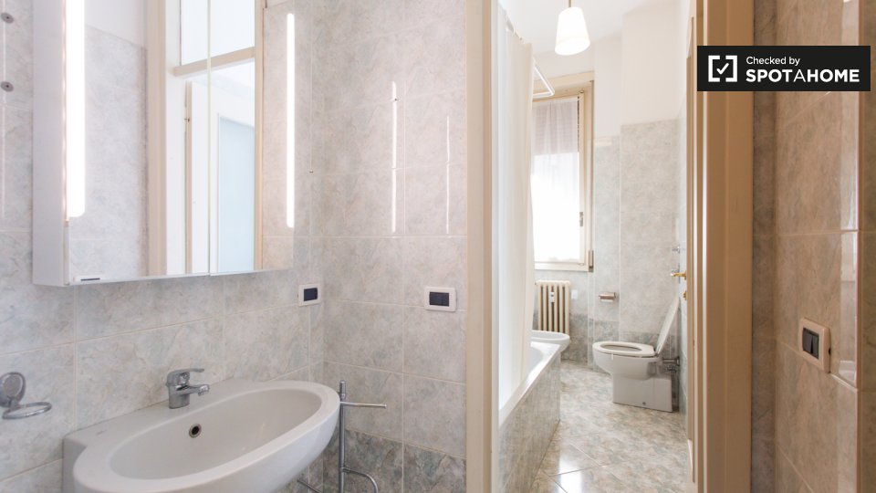 Immagine 12 di Camera condivisa in affitto  in Largo Isabella d'Aragona a Milano