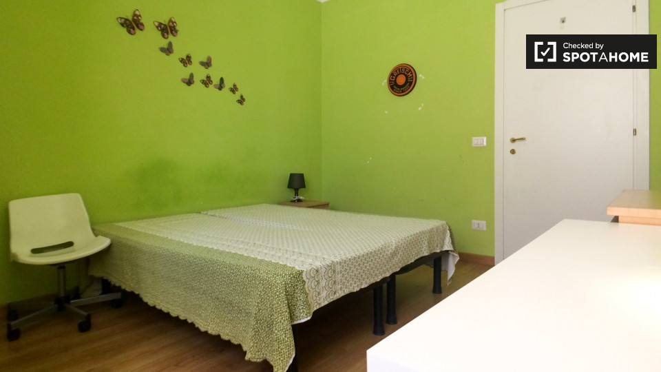 Immagine 3 di Camera condivisa in affitto  in Via dei Platani a Roma