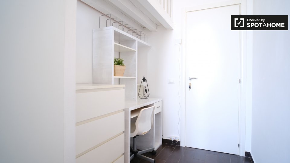 Immagine 10 di Camera condivisa in affitto  in Via Appia Nuova a Roma