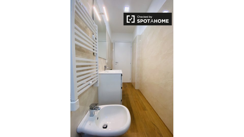 Immagine 12 di Camera condivisa in affitto  in P.za XXV Aprile a Milano